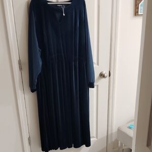 Velvet Blue Dress With Long Sleeves
